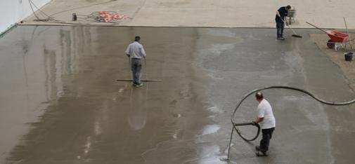 MC-Floor Screed est très bien adapté à la réhabilitation rapide des sols industriels exposés à une forte usure grâce à son action de durcissement rapide et à sa grande résistance. Il est donc idéal pour les chantiers de week-end.