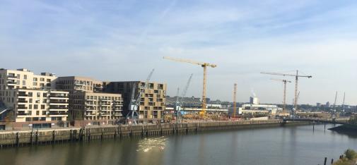 Le bâtiment de Futura Campus (à gauche) et les sites de construction des 