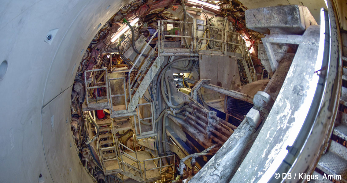 Vue intérieure du tunnelier dans le tunnel de Filder.