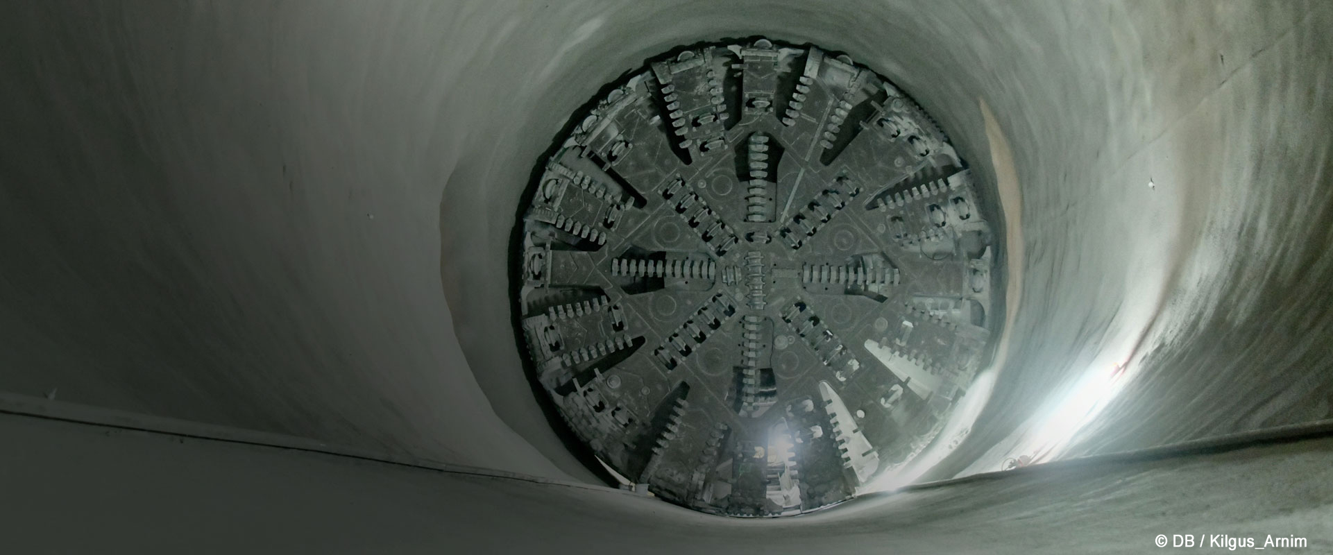 Pour le mégaprojet Stuttgart 21, MC a pu apporter à la fois son expertise et ses systèmes de produits sur mesure pour la construction de tunnels, issus de son domaine d'expertise en matière de tunnels, le tout à la grande satisfaction de ses clients.