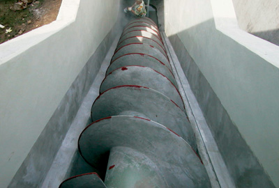 Protection des structures d'égouts en béton armé contre des fortes attaques mécaniques